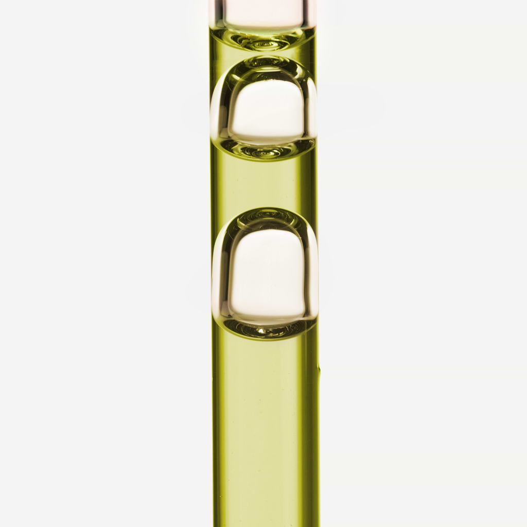 typology-assemblage-botanique-peaux-sensibles-au-cbd-650-mg-huile-de-nuit-apaisa image 3