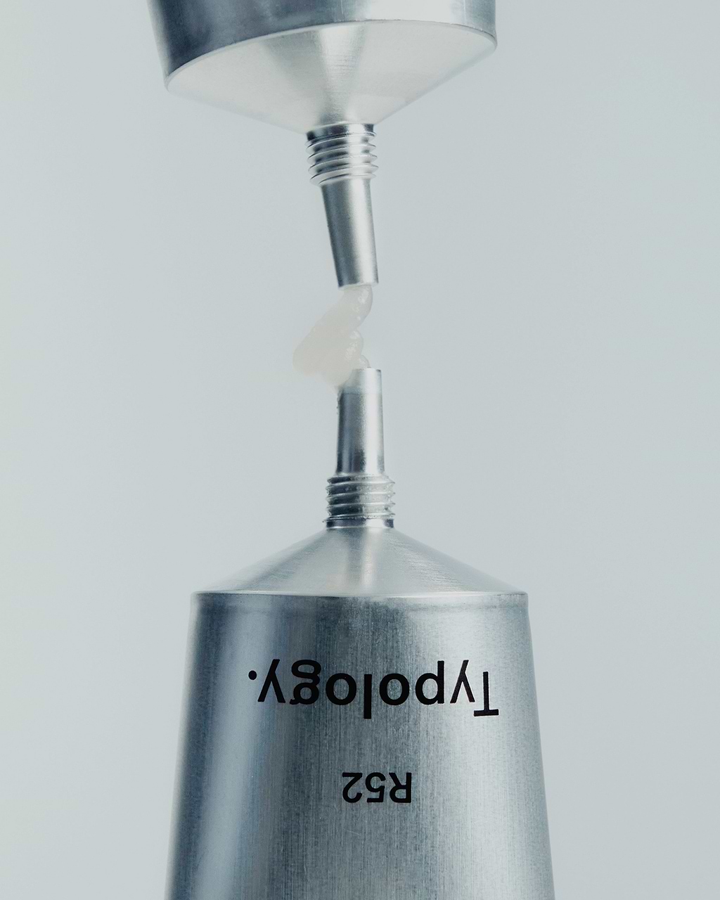 typology-gommage-cuir-chevelu-pha-5-perles-de-jojoba-exfoliant-doux-purifiant-et image 4